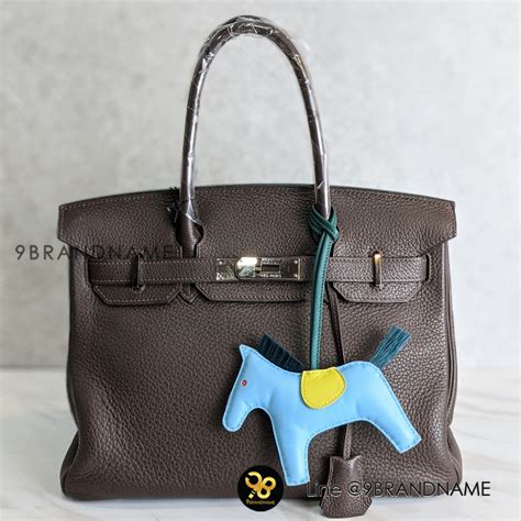 ม้าห้อยกระเป๋า hermes|ราคาของกระเป๋า.